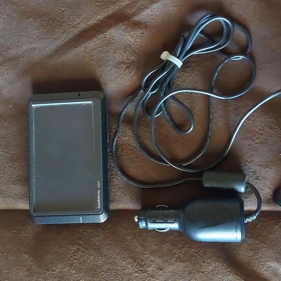 Garmin Nuvi GPS - Picture 2 of 15